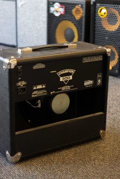 Fender champion 300 (Käytetty)