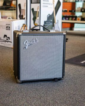Fender Rumble 15 (Käytetty)