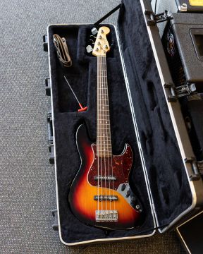 Fender American Standard 5 kielinen jazz basso (Käytetty)