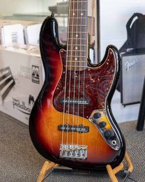 Fender American Standard 5 kielinen jazz basso (Käytetty)
