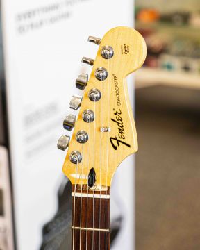 Fender Standard Stratocaster  (Käytetty)