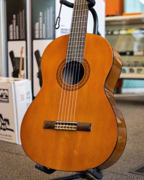 Yamaha C40 (Käytetty)