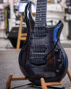 Music Man John Petrucci Majesty 7 Black Knight (Käytetty)