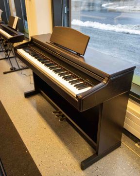 Roland HP-237 re digipiano (Käytetty)