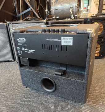 Ampeg BA112 bassocombo (käytetty)