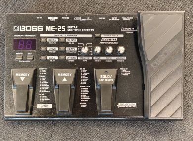 Boss ME-25 Multiefekti kitaralle (käytetty)