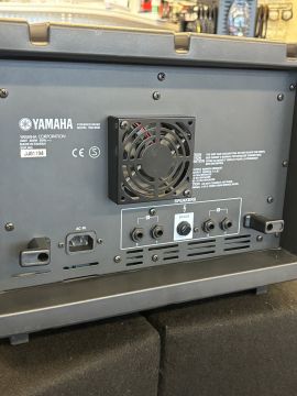 Yamaha mikserivahvistin, passiivikaiuttimet ja mikrofoni (Käytetty)