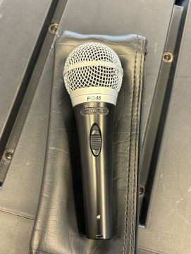 Yamaha mikserivahvistin, passiivikaiuttimet ja mikrofoni (Käytetty)