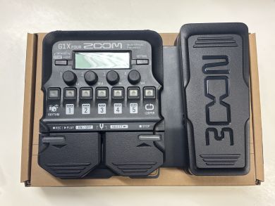 Zoom G1X Four (Käytetty)